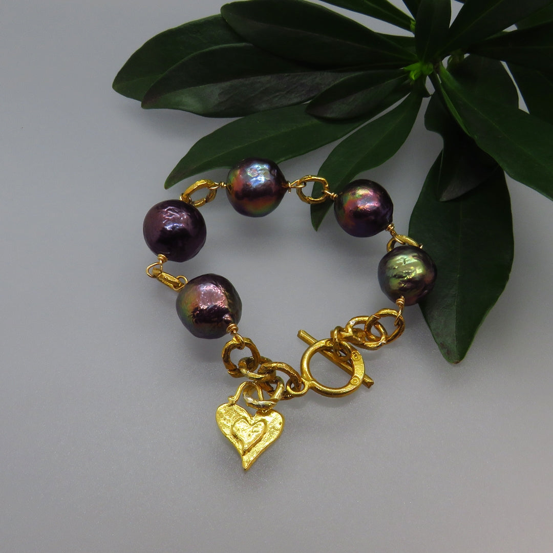 black peacock large pearls bracelet with gold links and heart charm bracelet